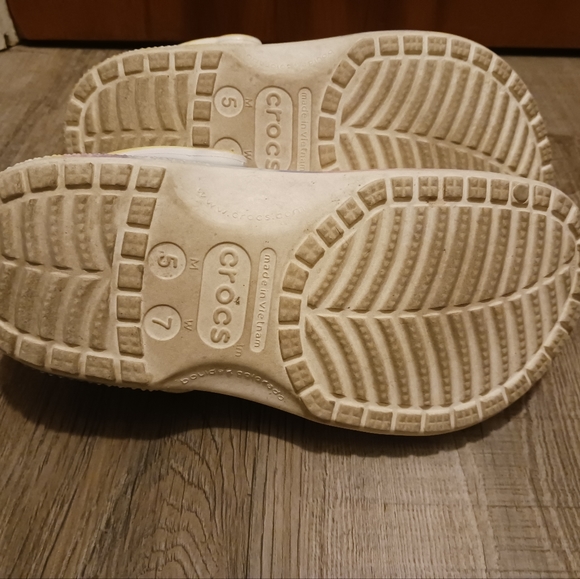 CROCS TYE DYED Sz 7 - Picture 9 of 12